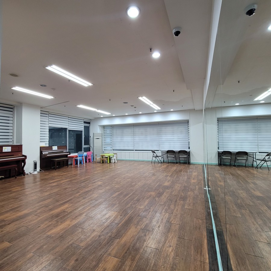 M 스튜디오