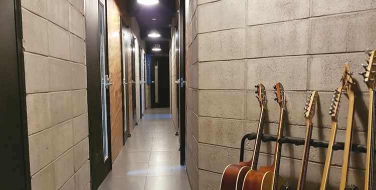 홍대kmc 드럼,피아노,기타,보컬